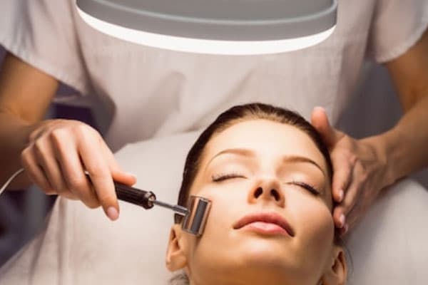 7 LED Lamp Therapy (60 Min) - Parul Beauty Salon