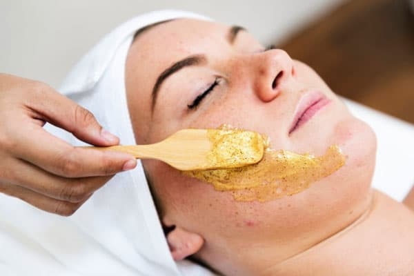 Gold Mask (With Massage) - Parul Beauty Salon